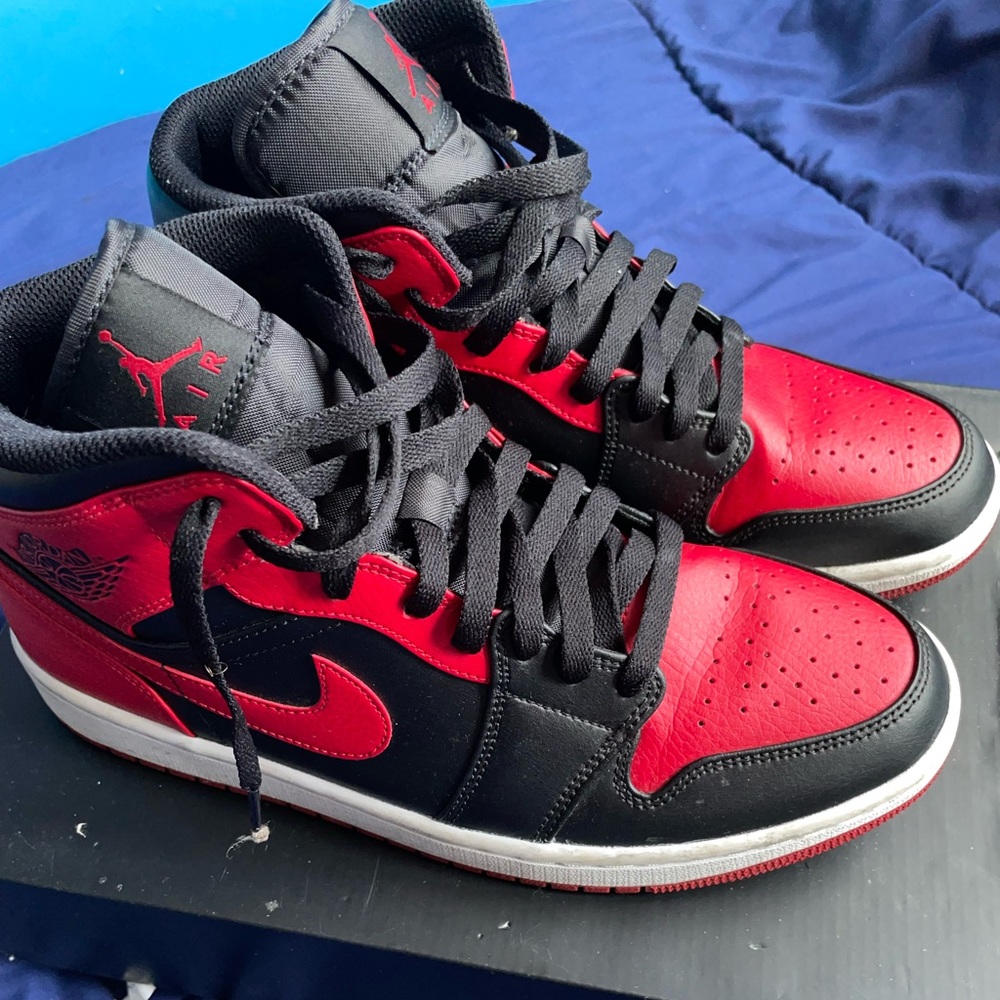 AIR JORDAN 1 RETRO HIGH OG ‘SATIN BRED’